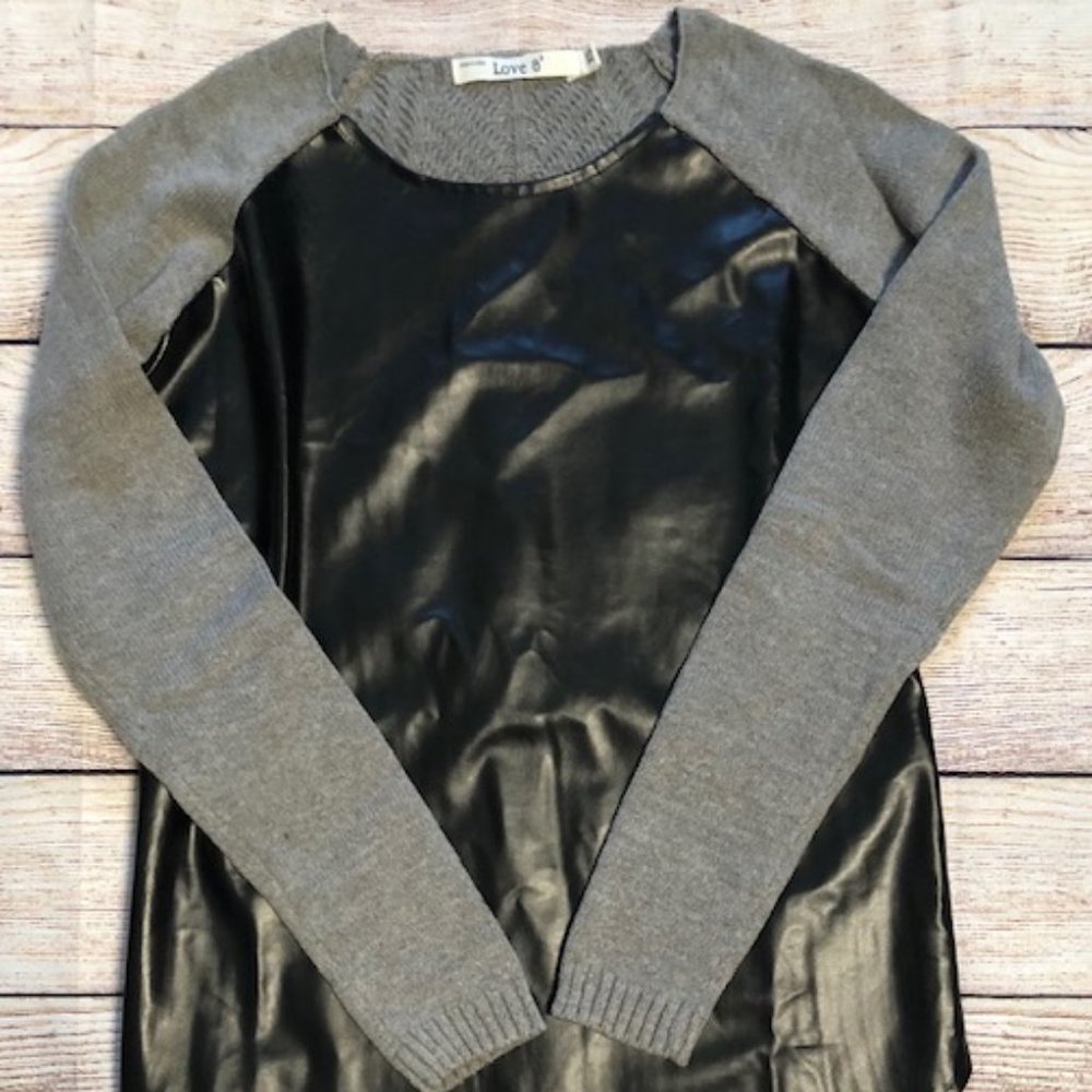 ⭐️⭐️PLEATHER SWEATER